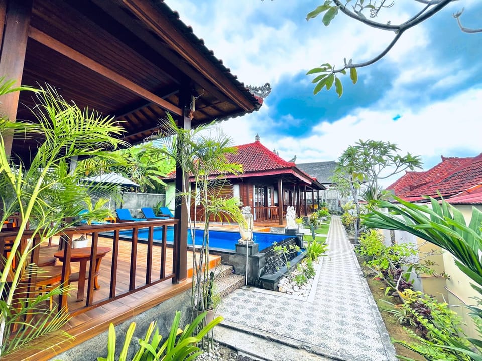 Property building, Garden view, Pool view, Swimming pool