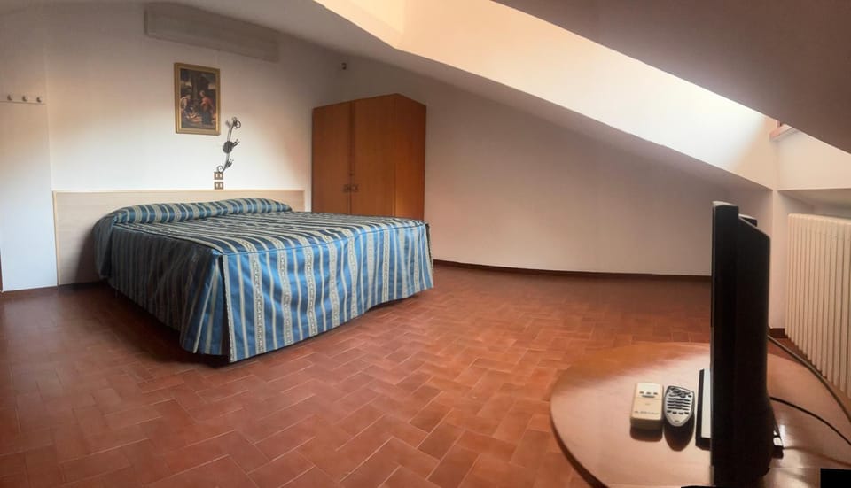 Casa Vacanza - Casa del Padre Nascimbeni Bed and Breakfast in Torri del Benaco