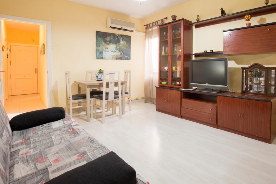 Communal lounge/ TV room, Living room, Dining area