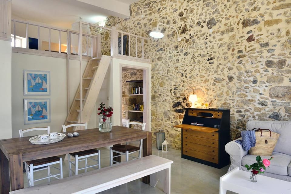 Seating area, Dining area