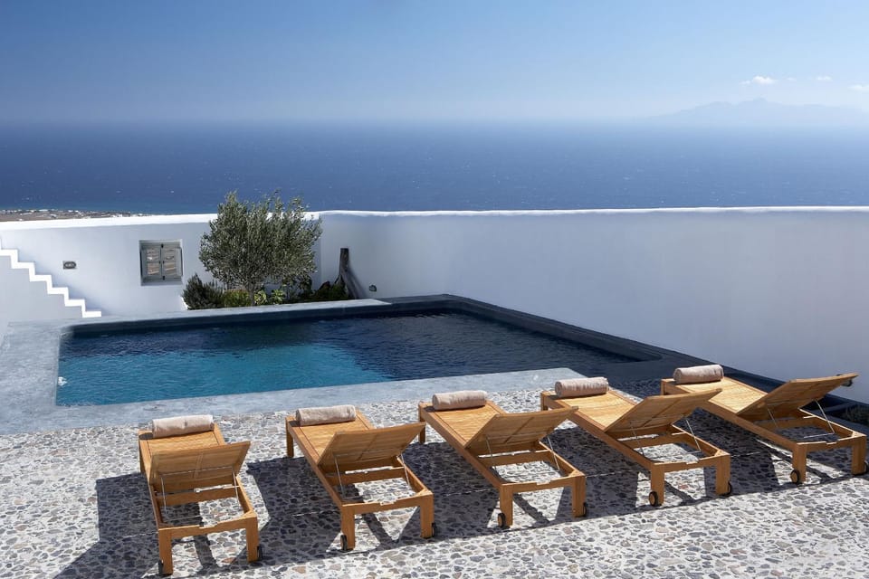 View (from property/room), Decorative detail, Swimming pool, Swimming pool