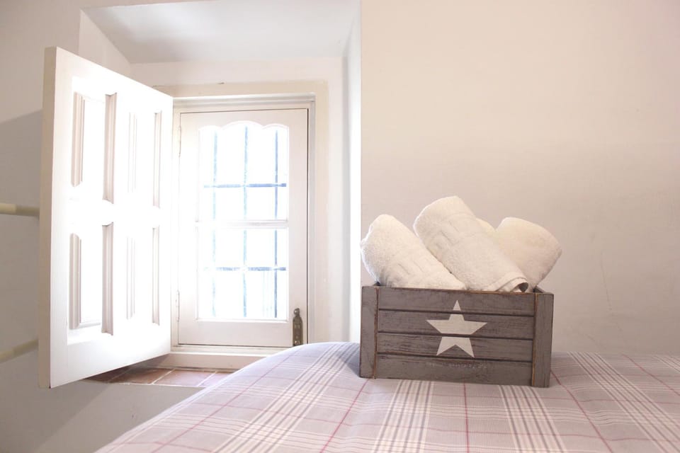 Bed, Photo of the whole room, towels