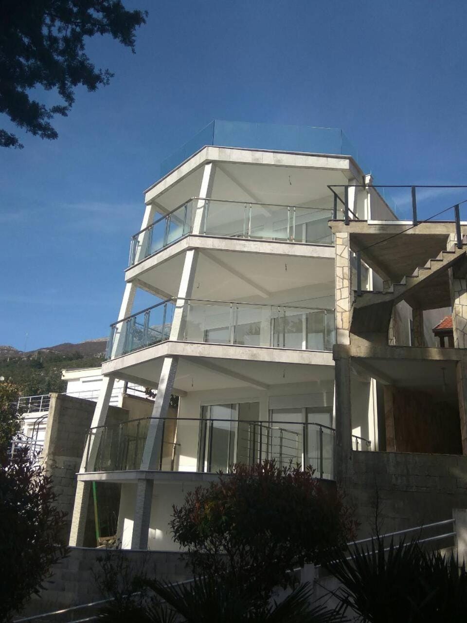 Facade/entrance, Bird's eye view