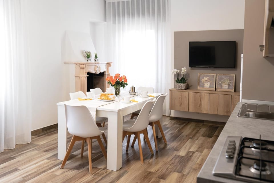 TV and multimedia, Living room, Dining area