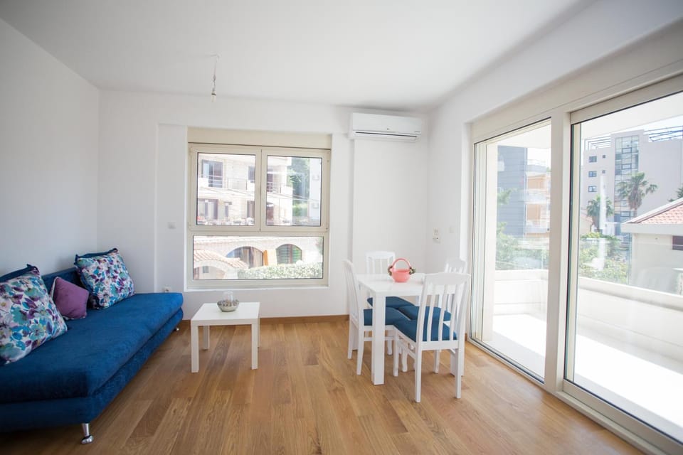 Balcony/Terrace, Living room, Garden view, Street view