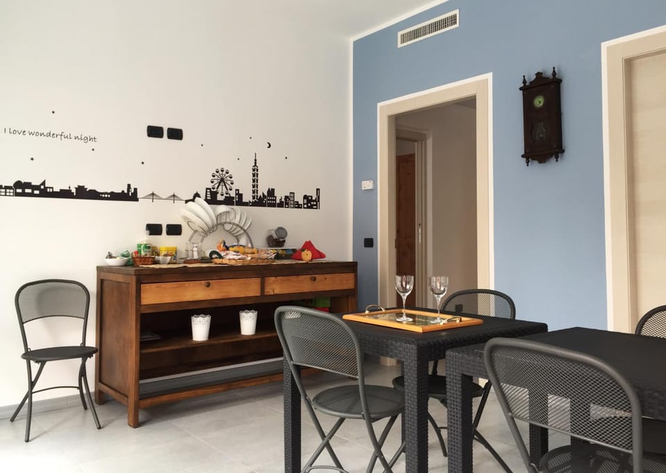 Dining area, Communal kitchen