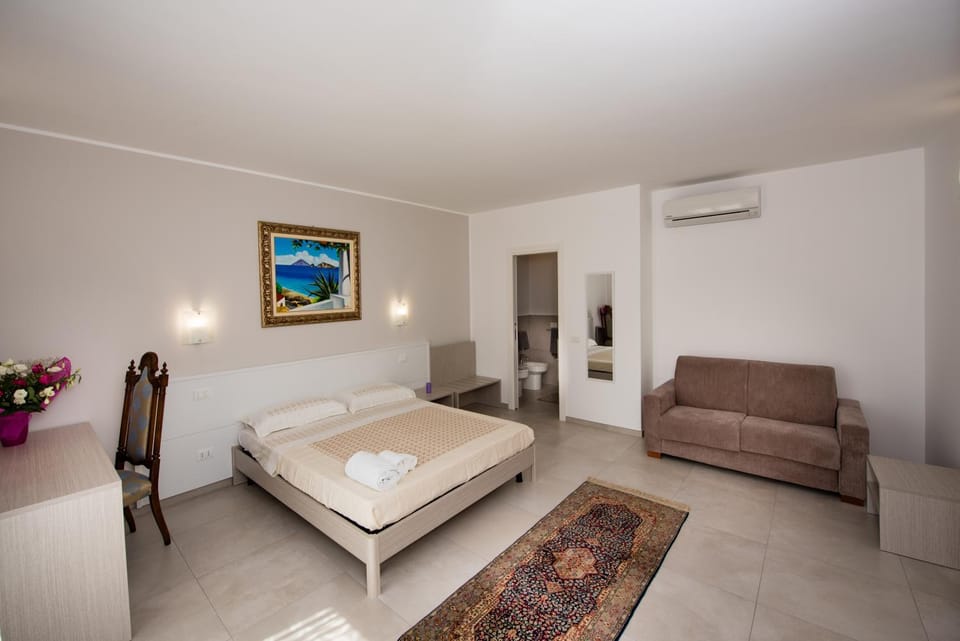 Shower, Toilet, Communal lounge/ TV room, Bed, Bathroom, Balcony/Terrace, Balcony/Terrace, Lounge or bar, Bedroom, Communal kitchen, Sea view, Sea view, Italian breakfast, Family, Family