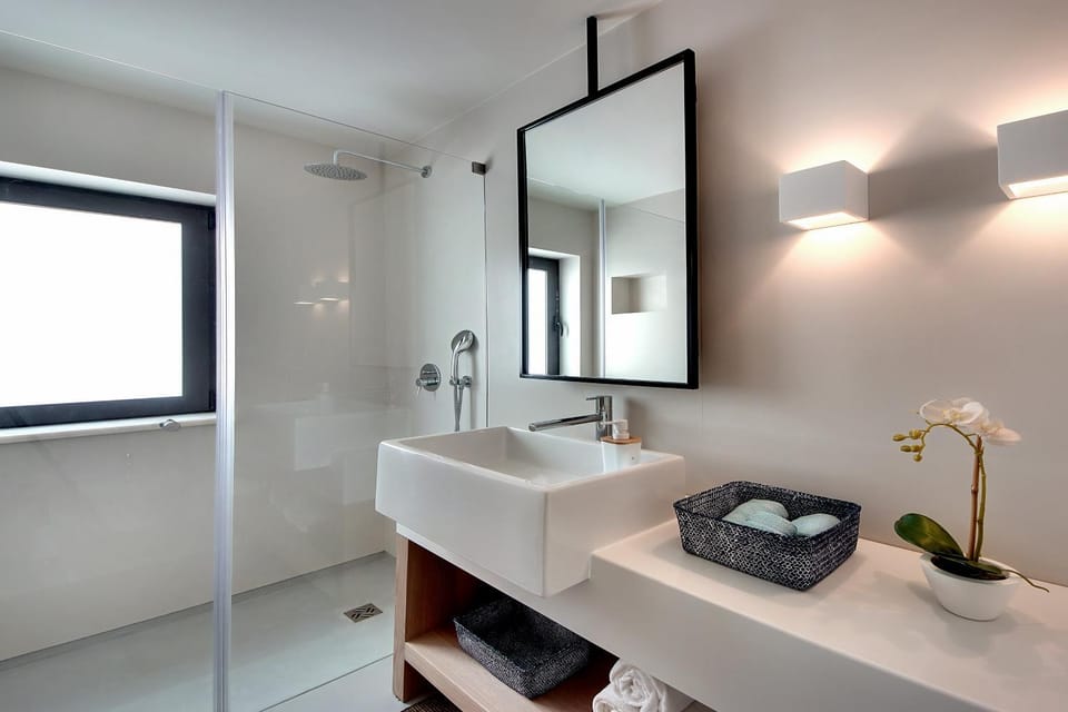 Shower, Toilet, Bathroom, Street view
