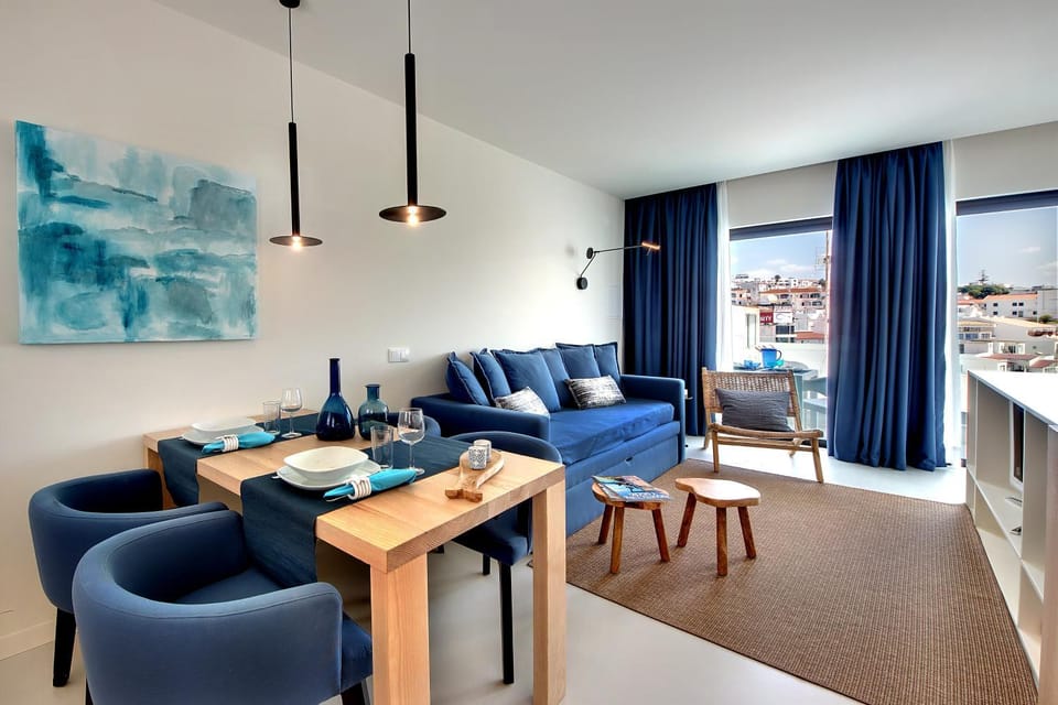 Communal lounge/ TV room, Bed, Fishing, Golfcourse, Karaoke, Minigolf, Nightclub / DJ, Balcony/Terrace, Kitchen or kitchenette, Living room, Dining area, Beach, Canoeing, Hiking, Diving, Evening entertainment, Entertainment