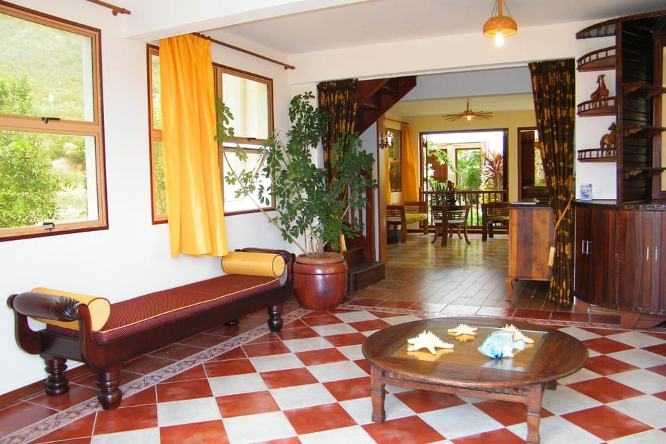 Communal lounge/ TV room, Living room