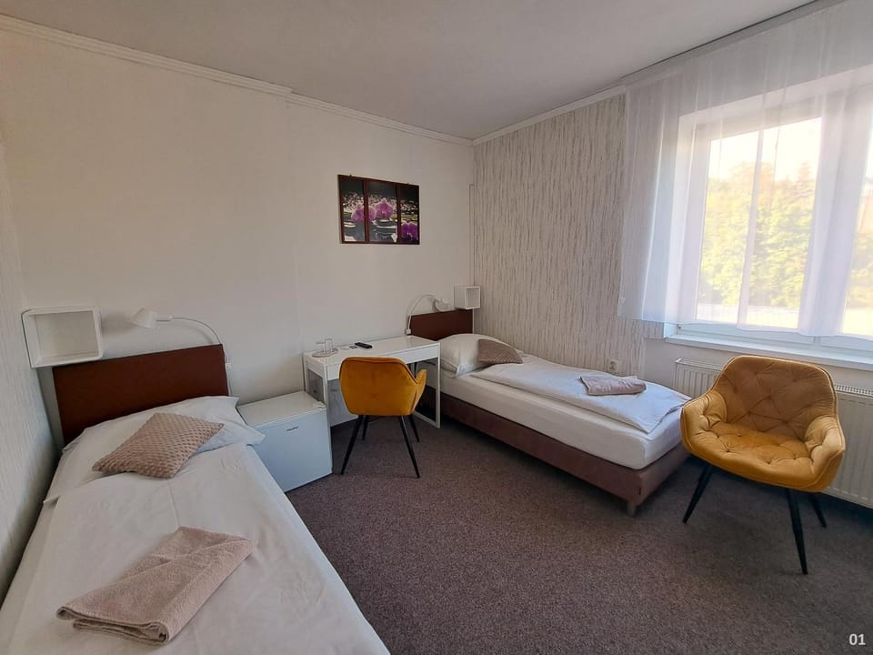 Bed, Photo of the whole room, Decorative detail, Bedroom, furniture, furniture, towels, towels