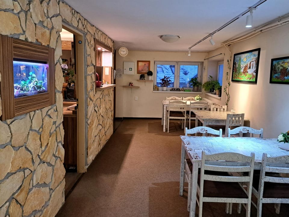 Property building, Bed, Lobby or reception, Banquet/Function facilities, Decorative detail, Dining area