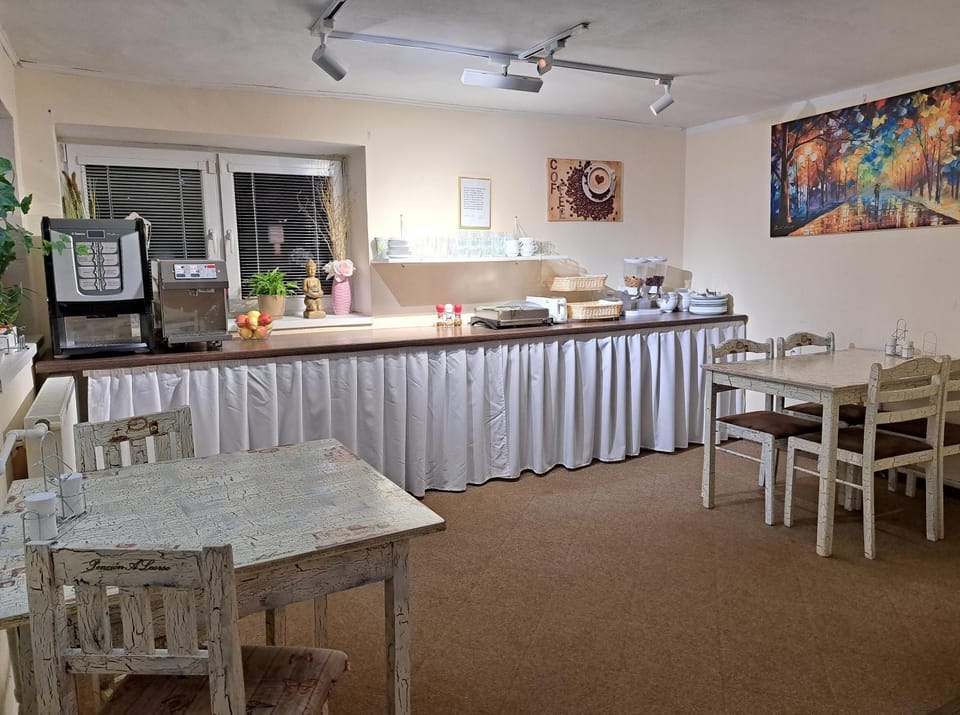 Bed, Coffee/tea facilities, Lobby or reception, Banquet/Function facilities, Decorative detail, Seating area