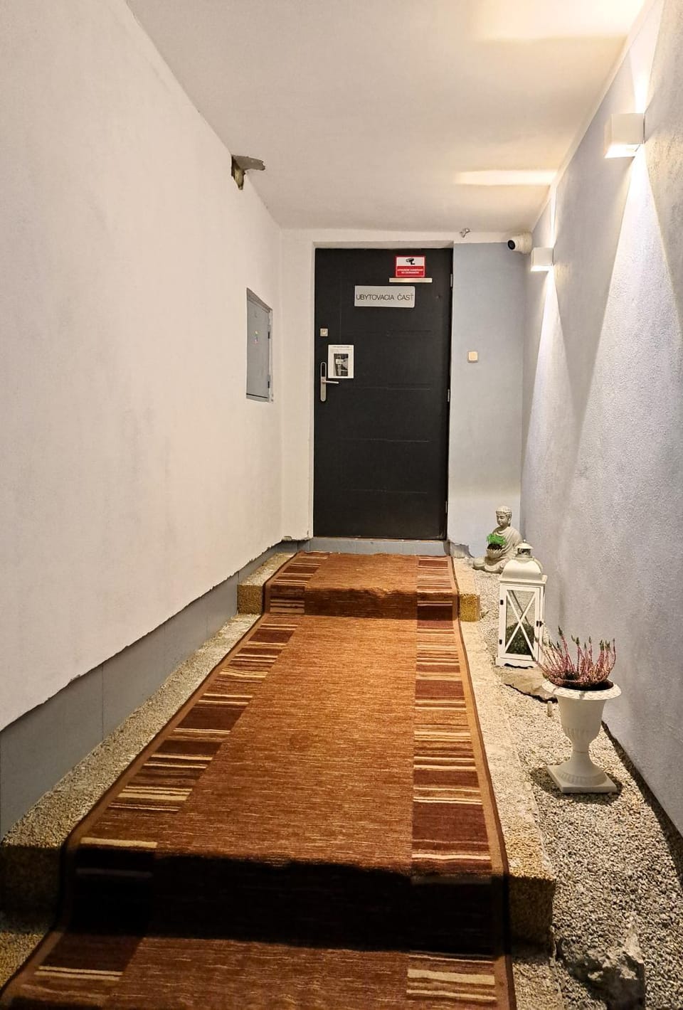 Property building, Facade/entrance, Bed, Off site, Neighbourhood, Other, Other, Decorative detail, Inner courtyard view