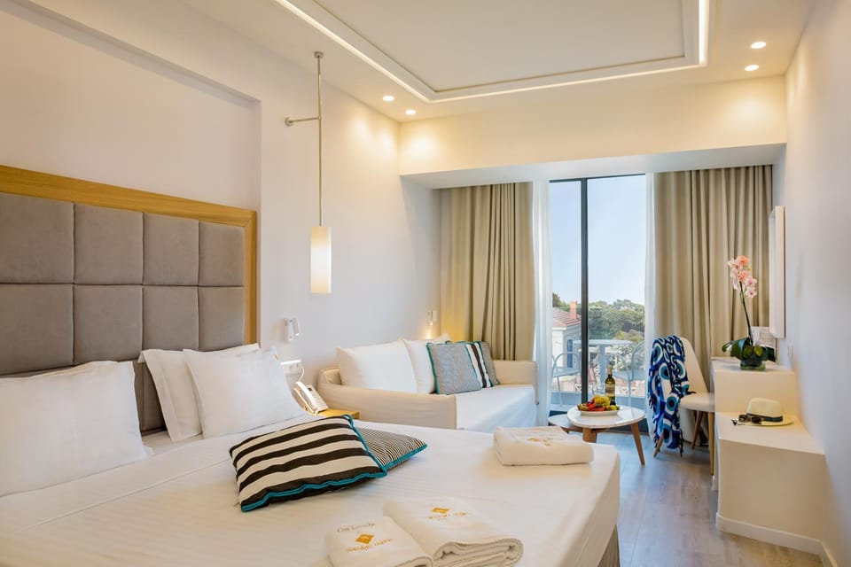 Balcony/Terrace, Photo of the whole room, Seating area, Bedroom, Mountain view