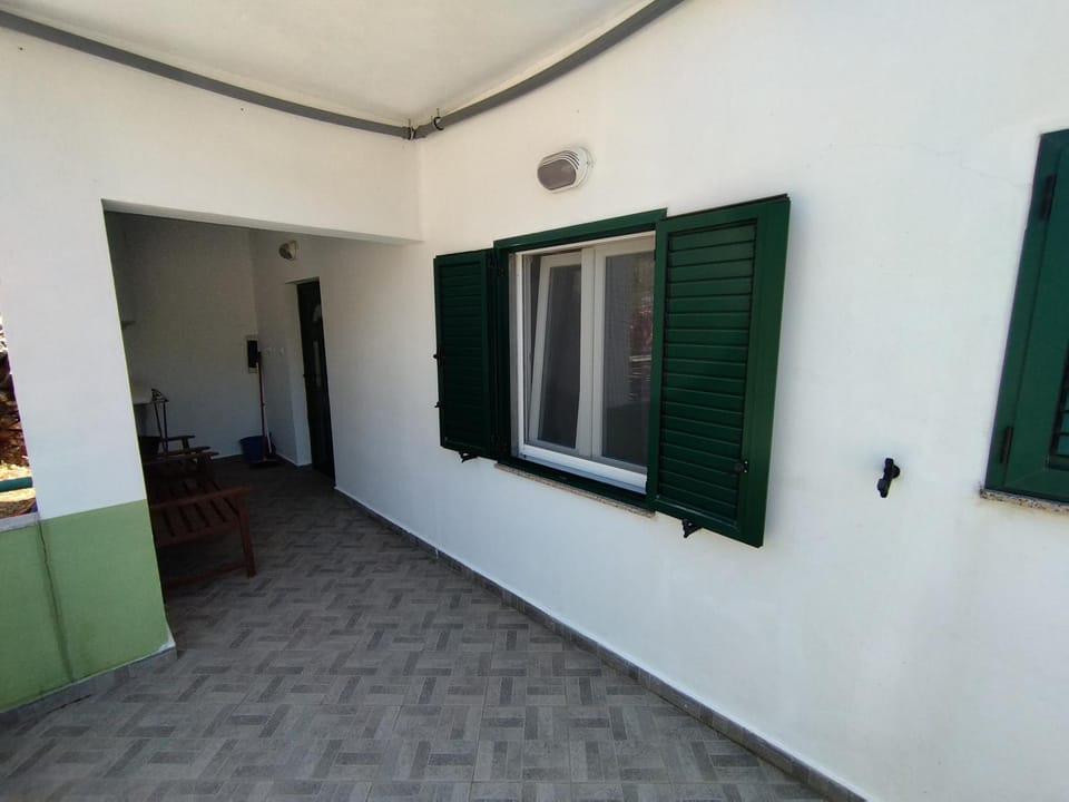 Facade/entrance, Balcony/Terrace