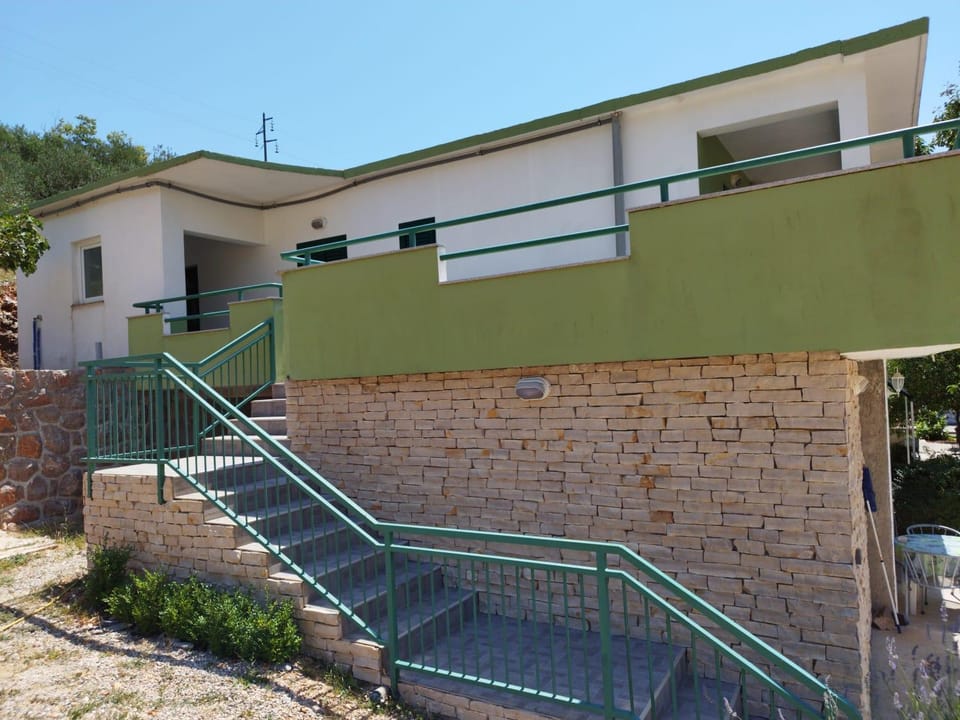 Property building, Facade/entrance, Balcony/Terrace