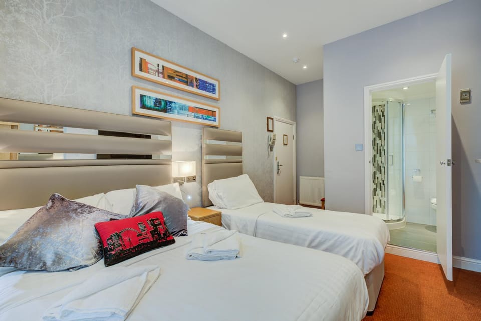 Photo of the whole room, Bedroom, towels