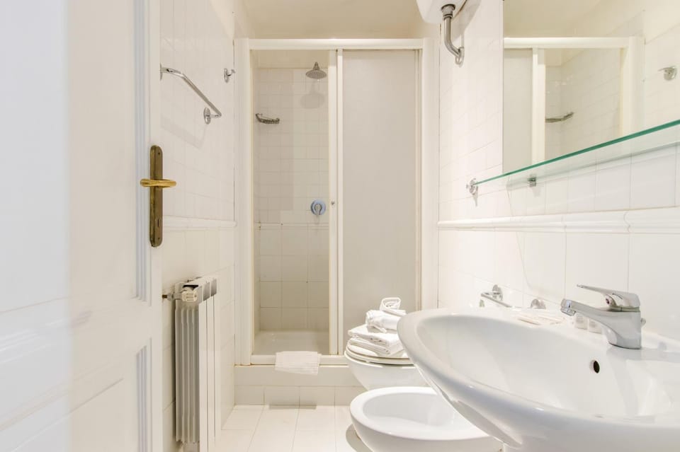 Bathroom, Bath, bidet, towels