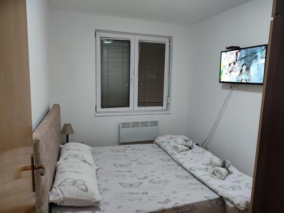 Bed, TV and multimedia, Photo of the whole room, Bedroom, internet, towels