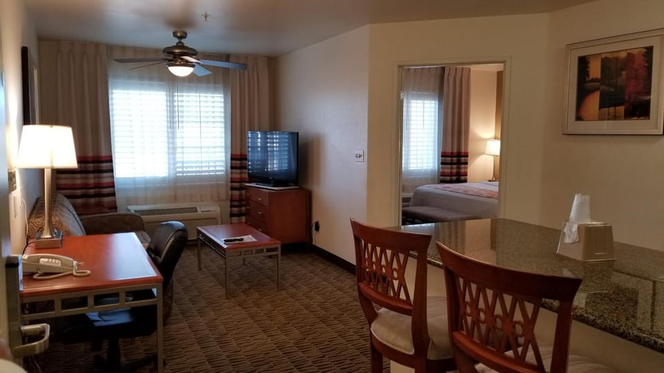Hawthorn Suites Hotel in Hesperia
