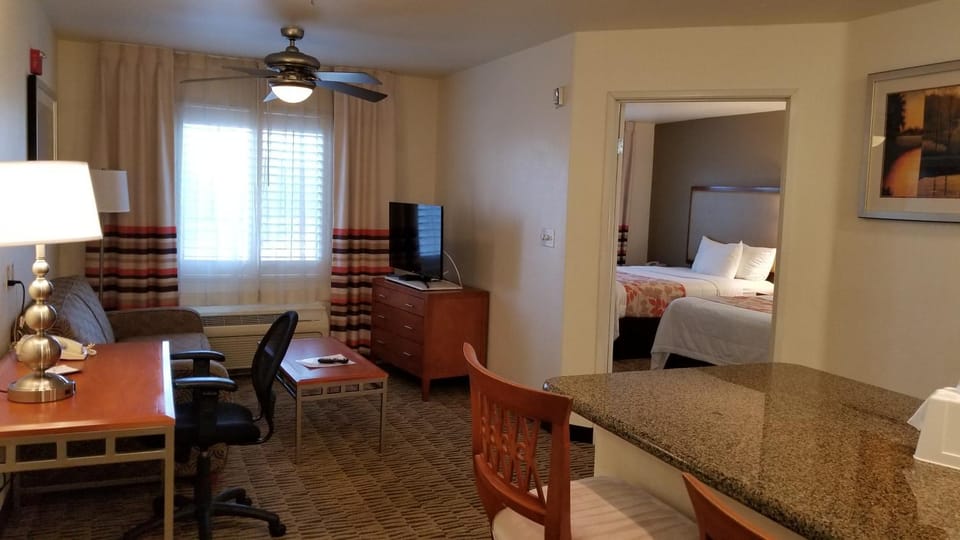 Hawthorn Suites Hotel in Hesperia