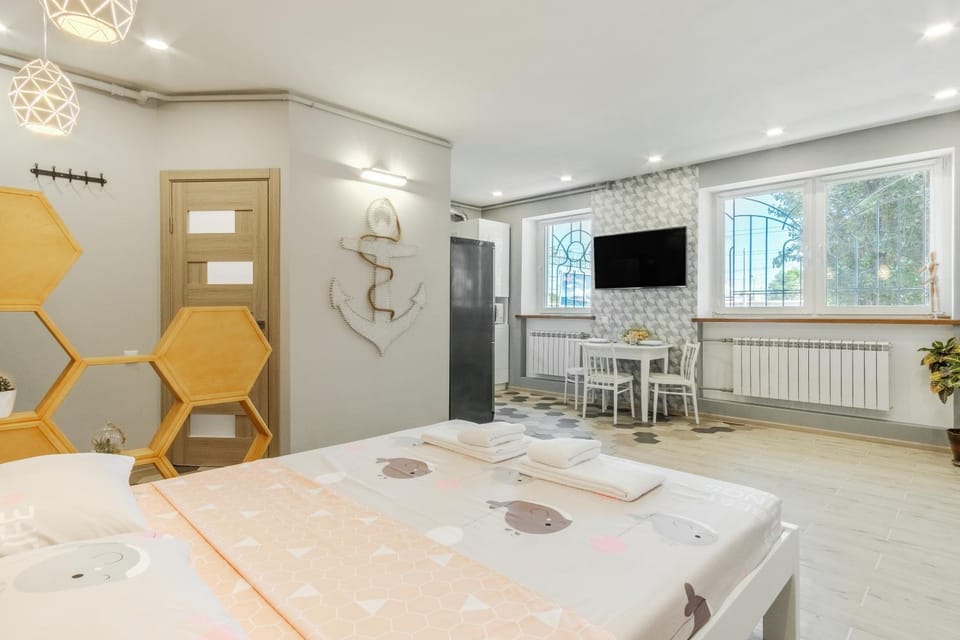 Communal lounge/ TV room, TV and multimedia, Living room, Seating area, Dining area, Evening entertainment
