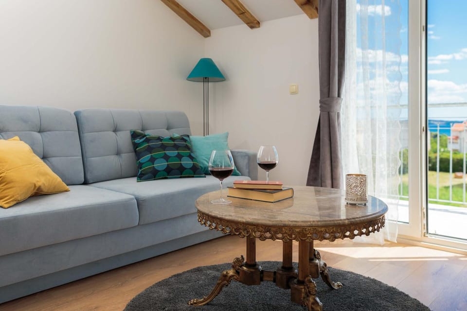 View (from property/room), Living room, Seating area