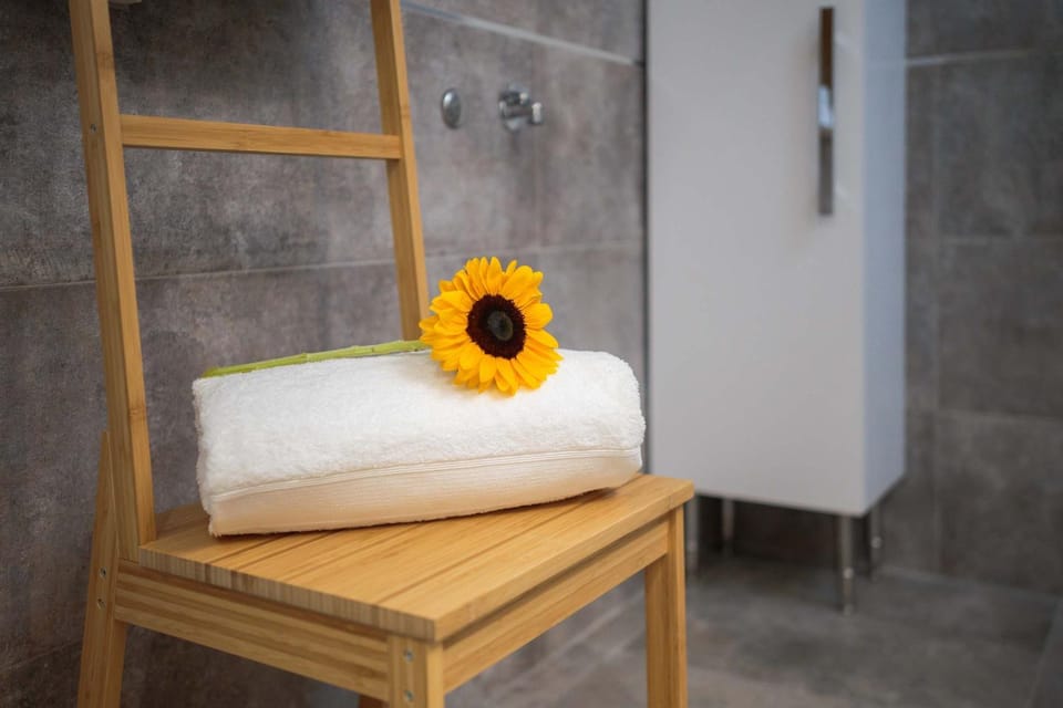 Bathroom, Decorative detail