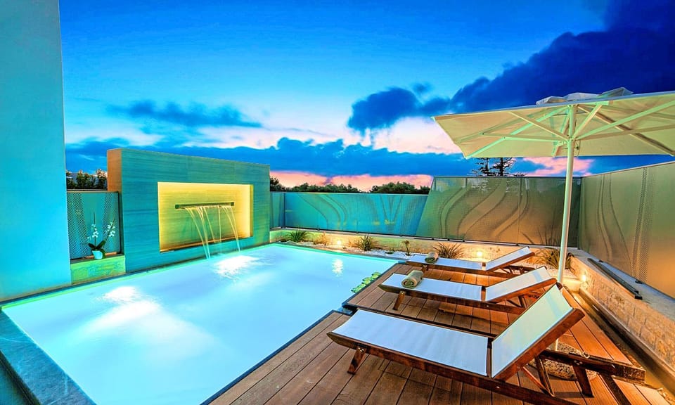 Patio, Natural landscape, Pool view, Swimming pool, Sunrise, Sunset, sunbed