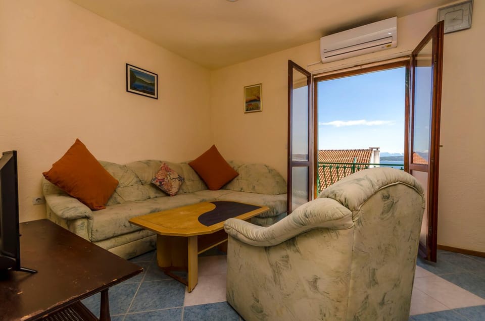 Living room, Sea view