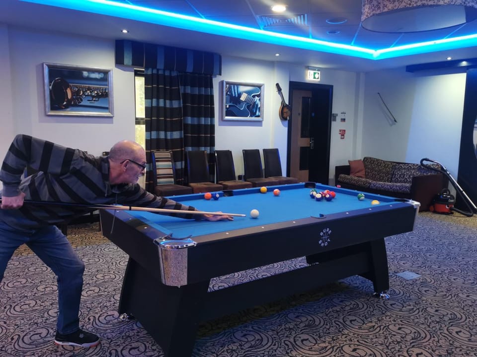 Billiard, Lounge or bar
