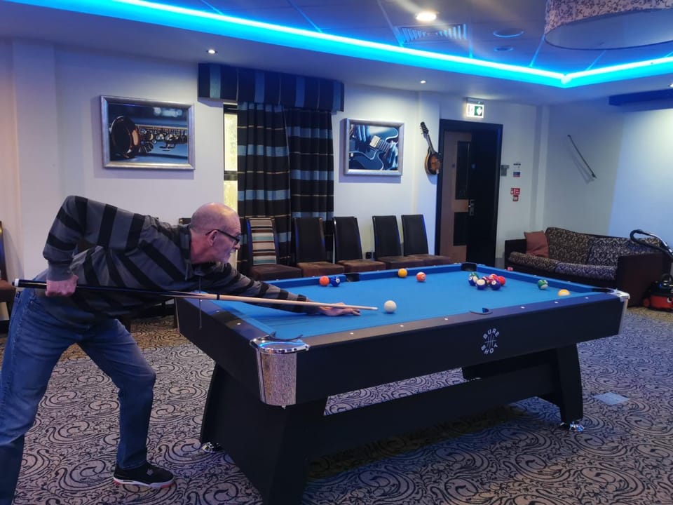 Billiard, Lounge or bar