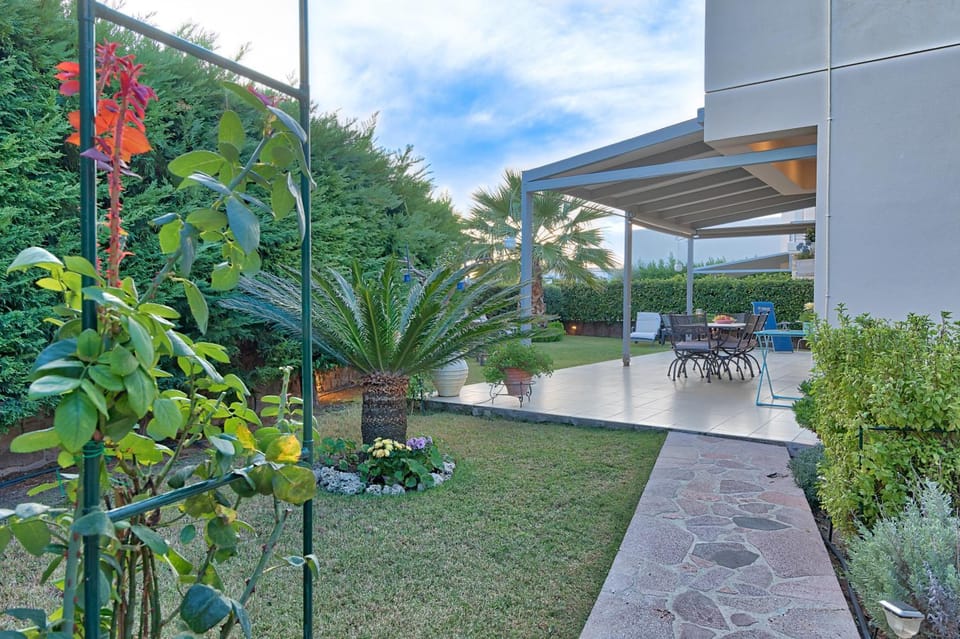 Elegant new maisonette near the sea Villa in Islands