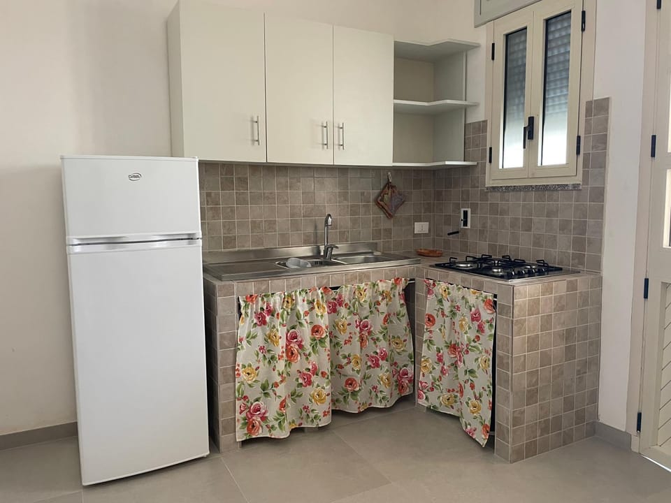Kitchen or kitchenette, pet friendly, stove