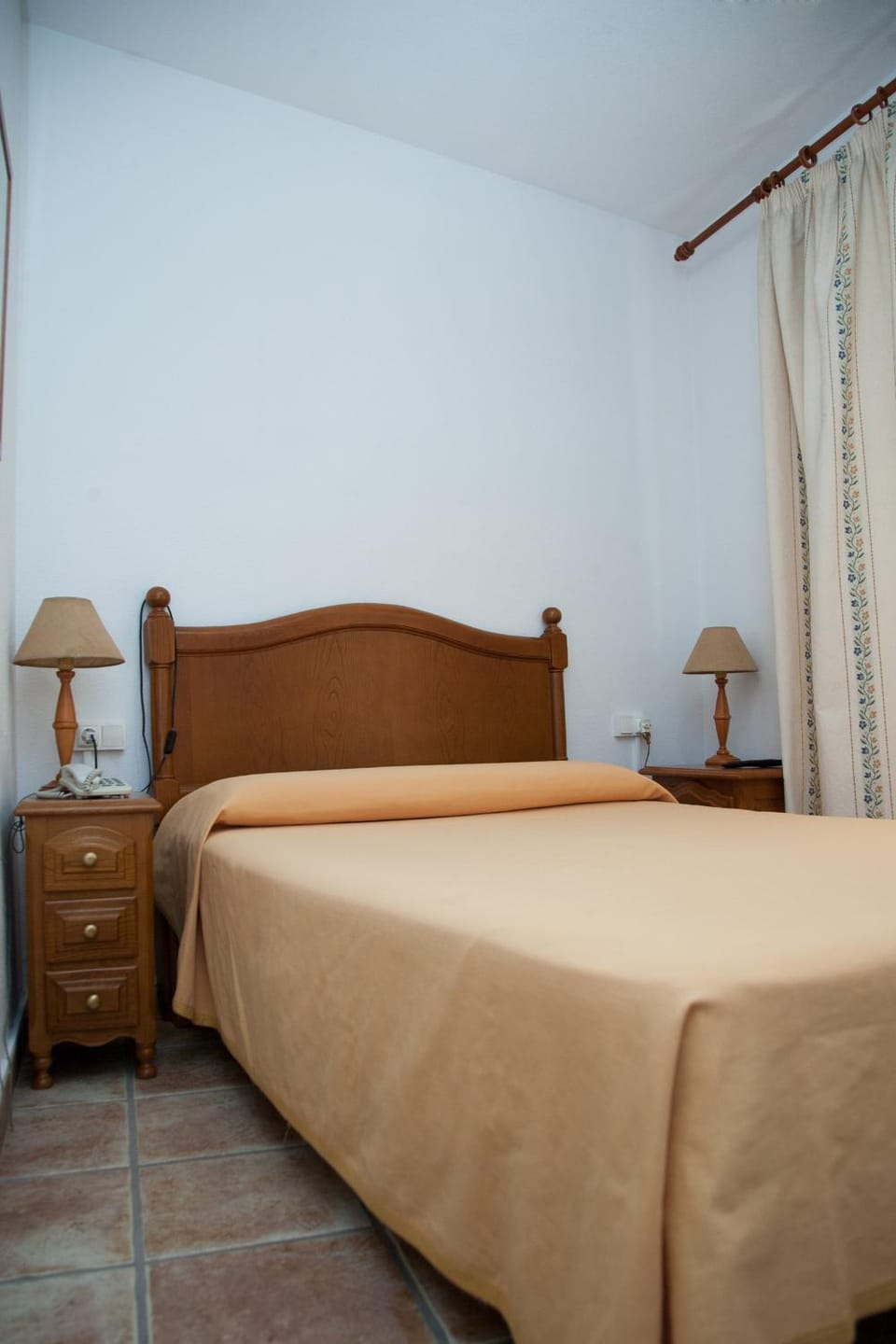 Hostal El Rincón Bed and Breakfast in Ávila‎