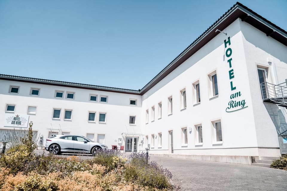 Property building, Nearby landmark, Facade/entrance, Property logo or sign, Parking