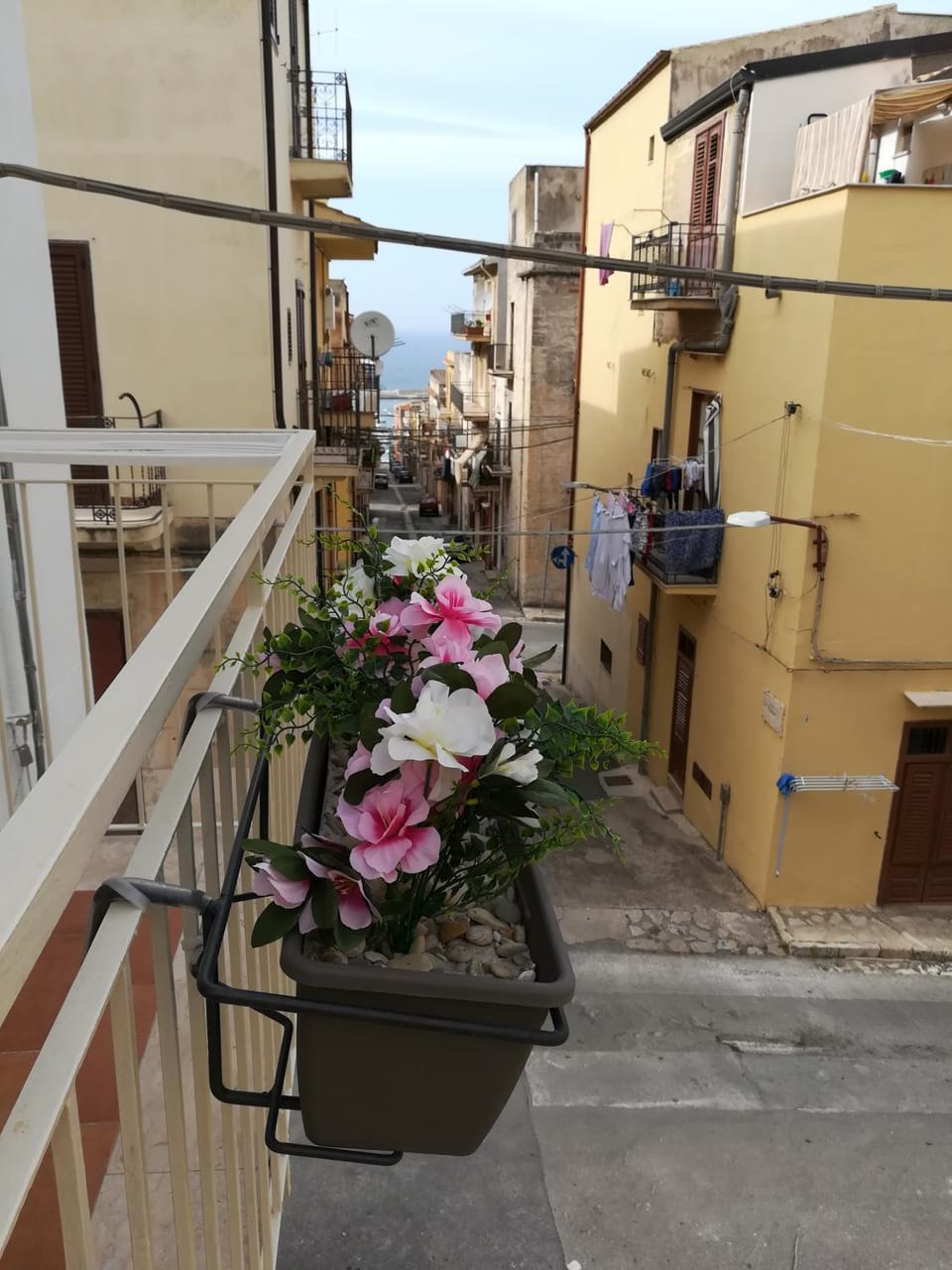 Sea view, Street view