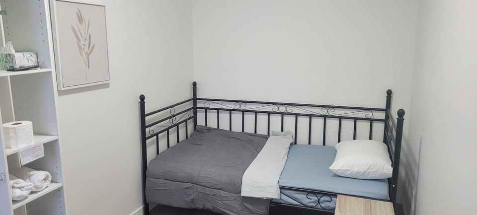Farhad's B&B Bed and Breakfast in Abbotsford