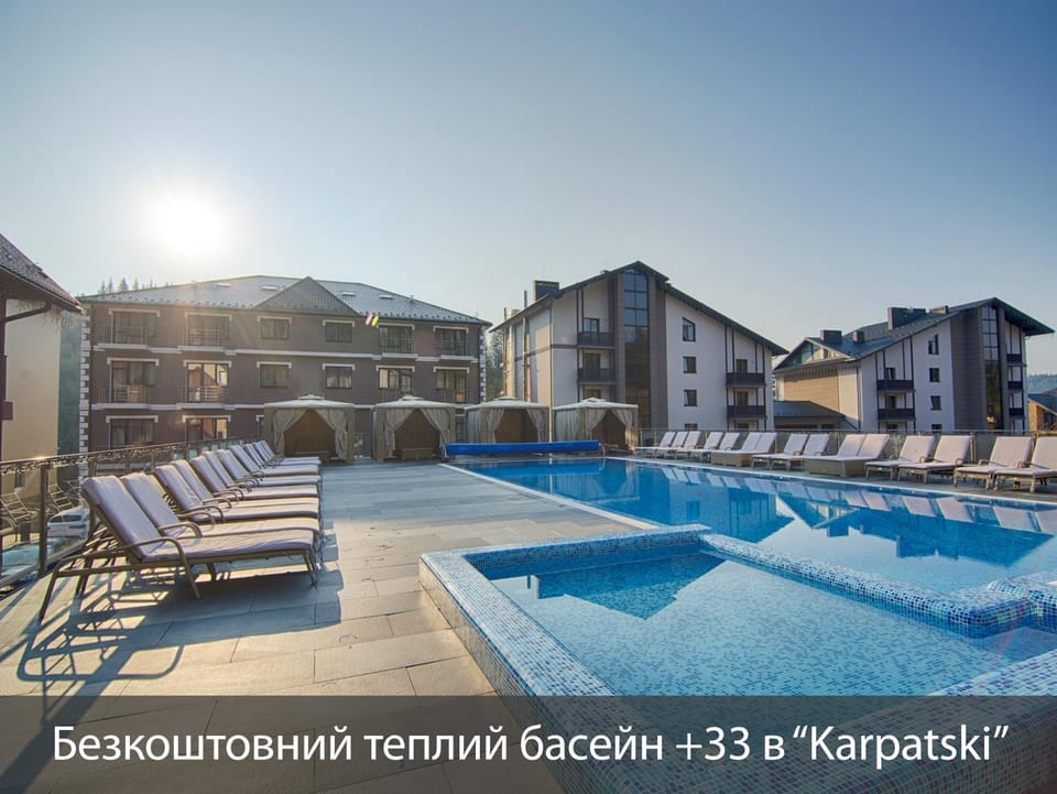 Pool view, Swimming pool, sunbed
