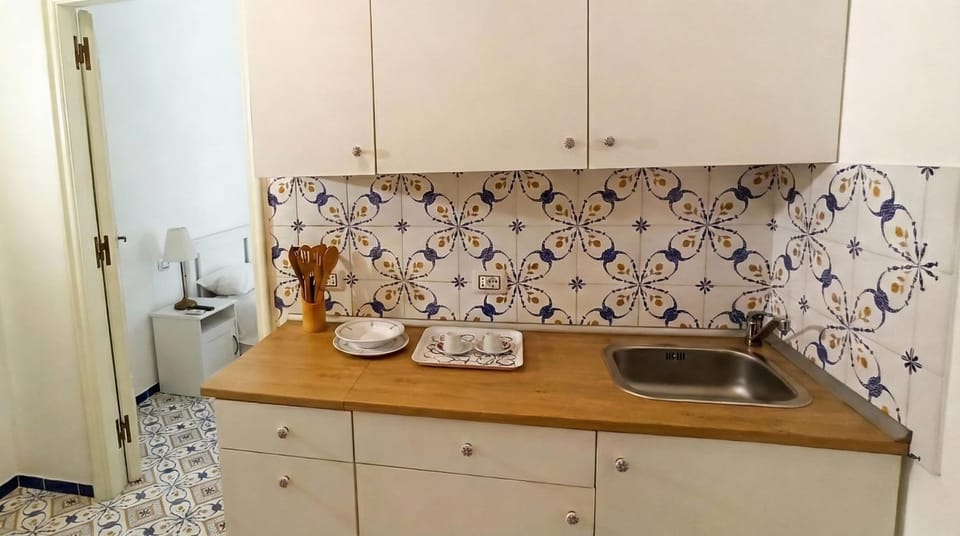Kitchen or kitchenette, kitchen