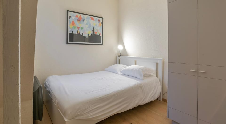 Bed, Photo of the whole room, Bedroom