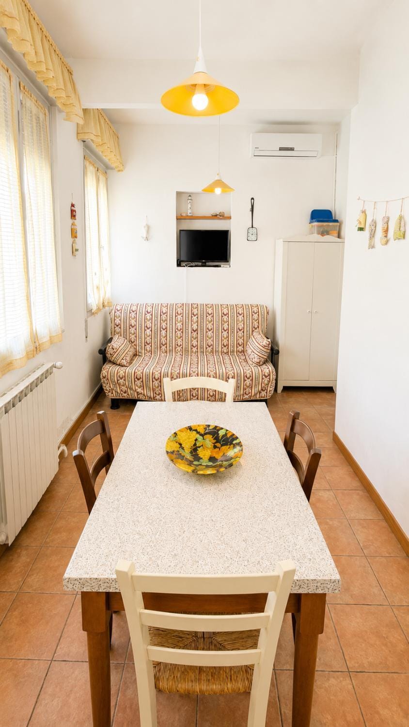 TV and multimedia, Living room, Seating area, Dining area, air conditioner