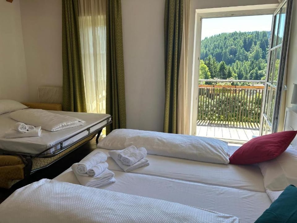 Bed, Natural landscape, Photo of the whole room, Bedroom, Mountain view, towels