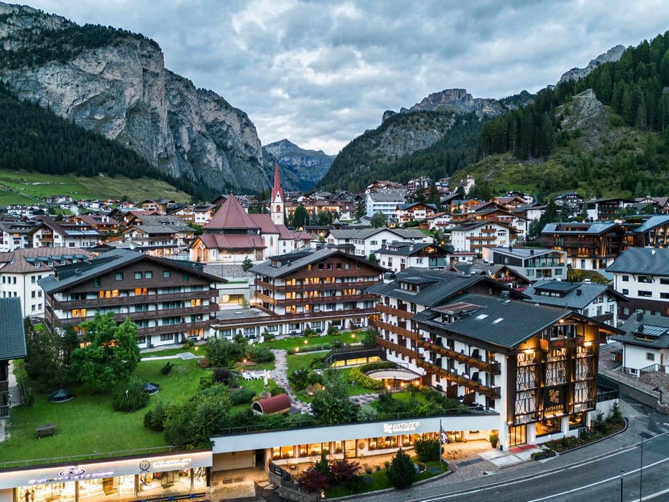 Property building, Garden, Garden view