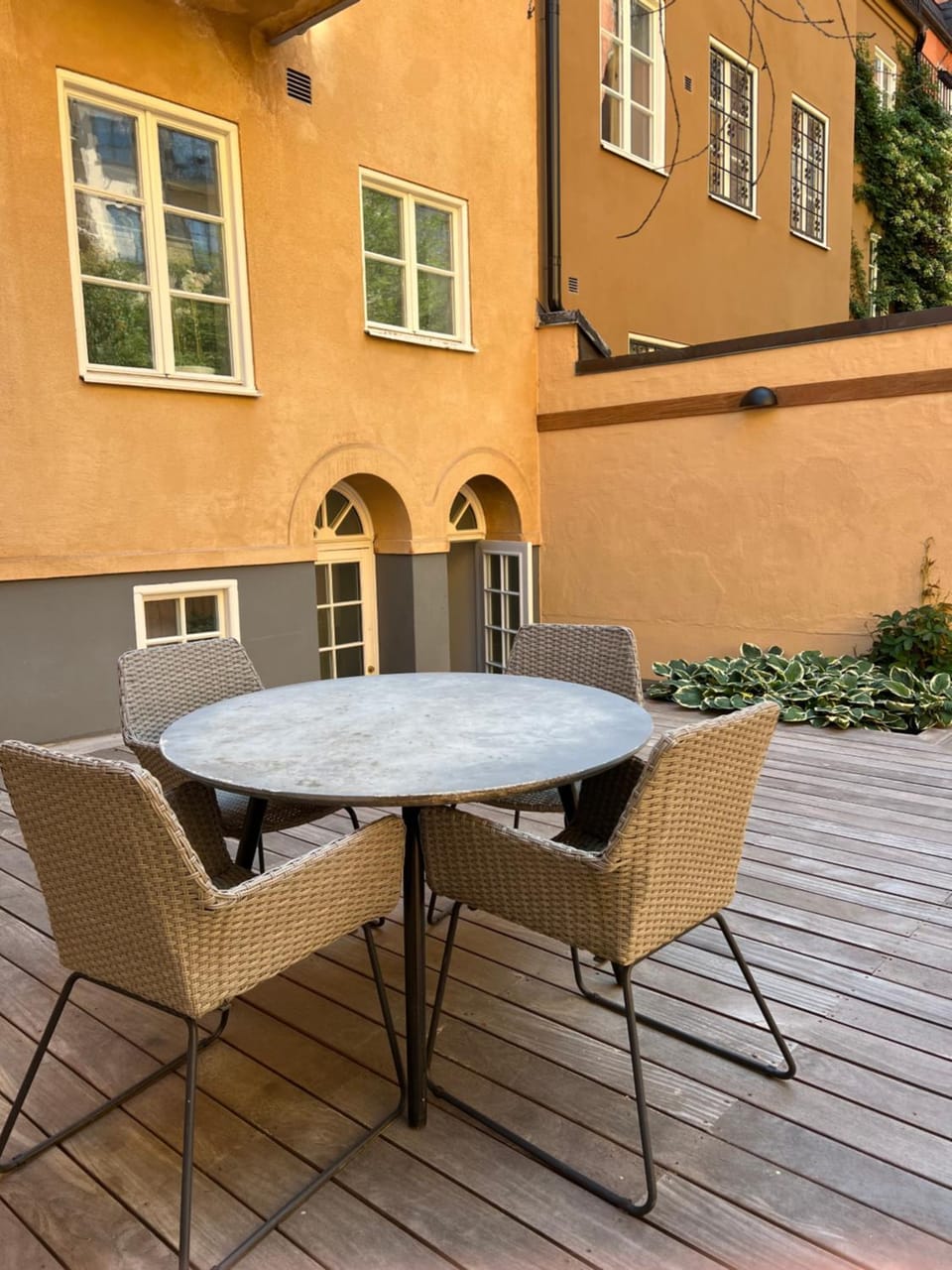 Property building, Patio, Balcony/Terrace