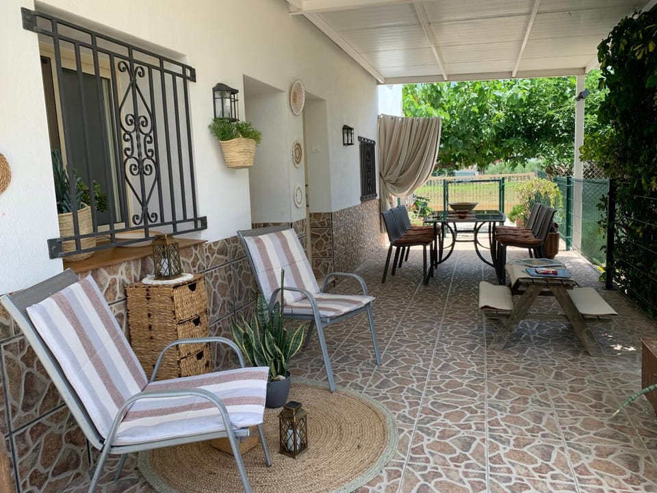 Casa Enric , con zona infantil, piscina y parking privado Country House in Montsià