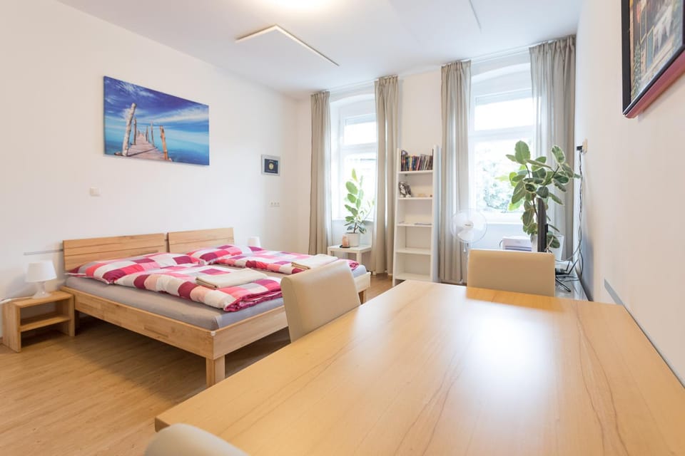 Photo of the whole room, Bedroom