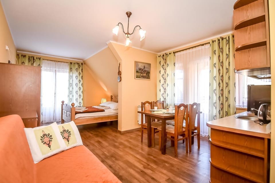 Bed, Kitchen or kitchenette, Photo of the whole room, Dining area, Bedroom