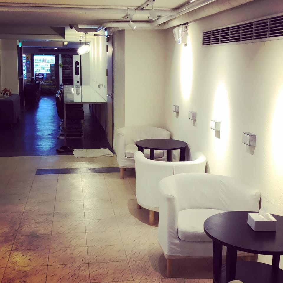 Restaurant/places to eat, Lobby or reception, Lounge or bar, Seating area, Dining area